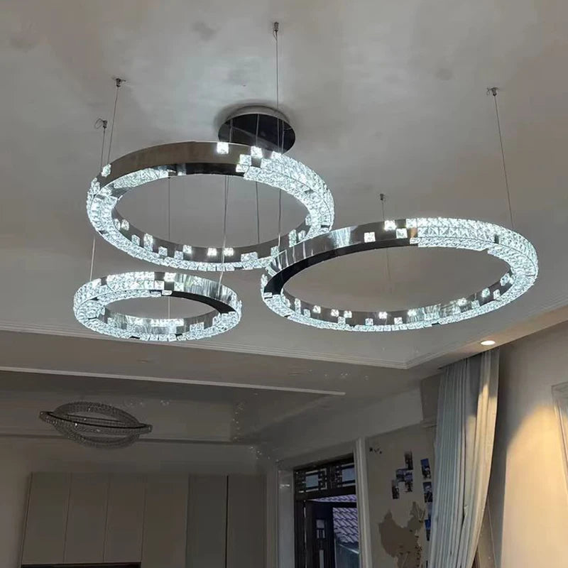 Lustre de Cristal Moderno com Anéis de LED